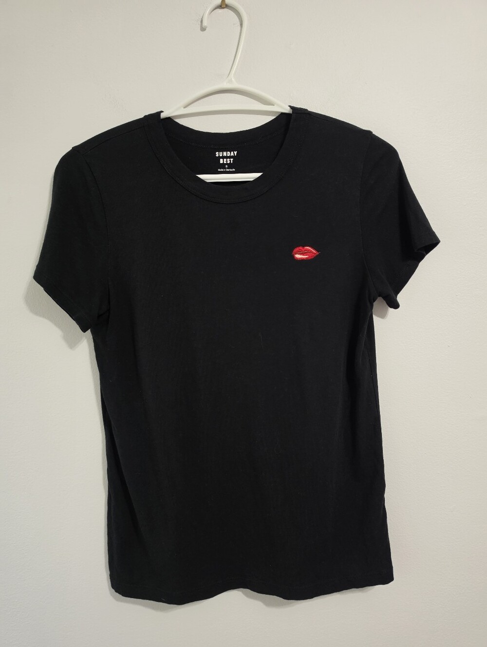 148. Sunday Best Embroidered Kiss Cotton/modal Tee